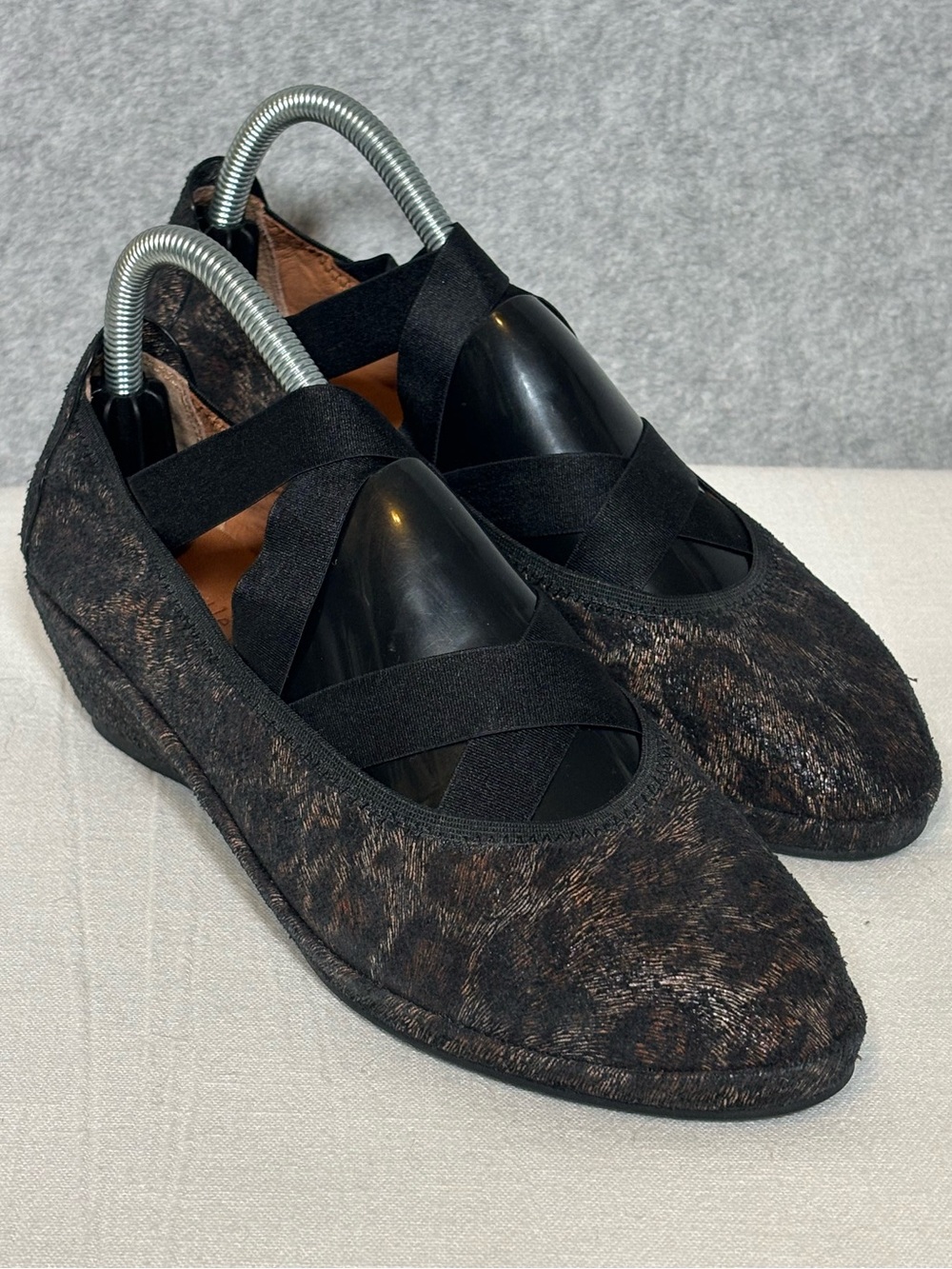 Gentle Souls Kenneth Cole Natalie Elastic Slip-On Wedge Closed Toe Shoes-Women 9